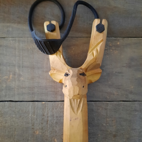 Vintage Carved Wooden Moose Slingshot - Picture 2 of 11